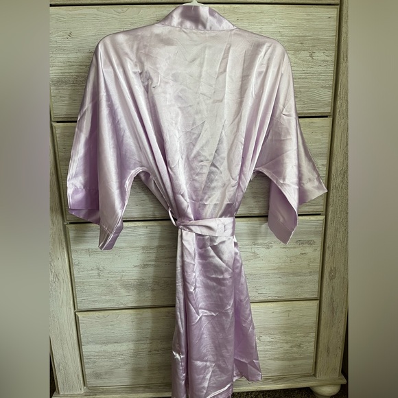 NWOT Lilac Short Kimono Silky Robe! - Picture 3 of 7
